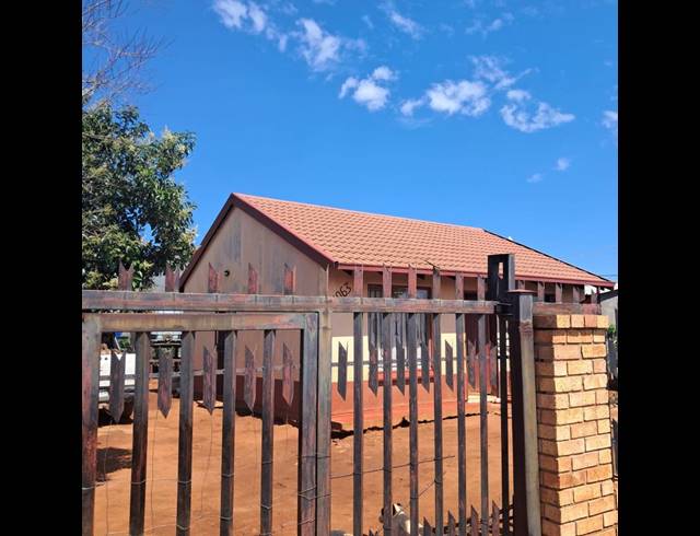 2 BEDROOM HOUSE FOR SALE IN BOITEKONG EXT 1